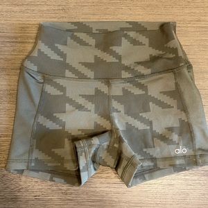 Alo yoga shorts